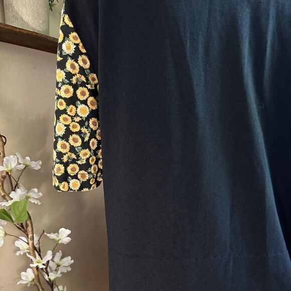 Vintage 80s KWBL Los Angeles Black Sunflower Embellished Short Sleeve T Shirt - Picture 10 of 12